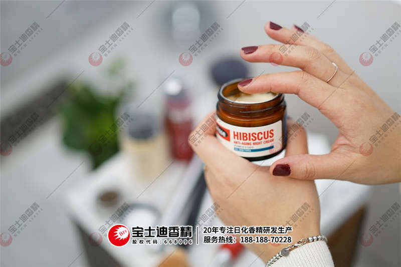 擦护肤品