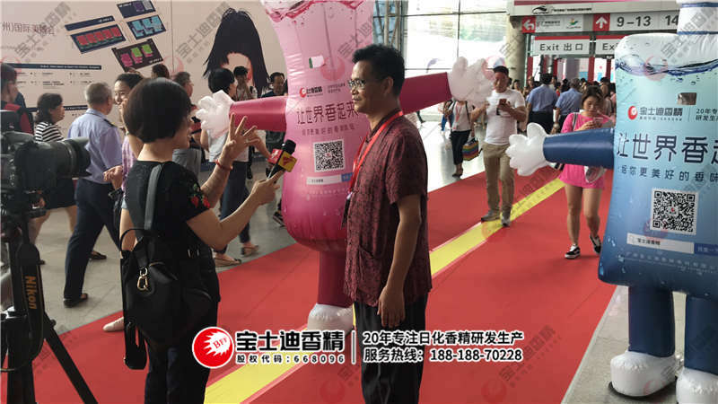 董事长接受采访